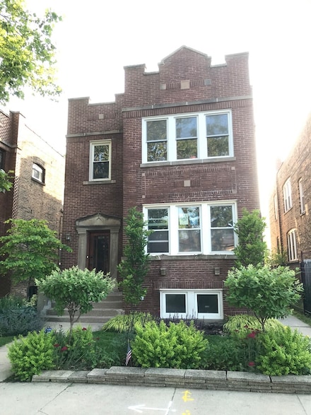 6724 N Campbell Ave, Chicago, IL 60645