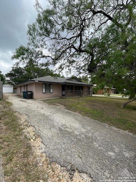 218 Bloomfield Dr, San Antonio, TX 78228