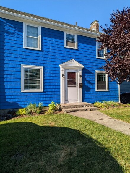 32 Elmcroft Ave, Providence, RI 02908