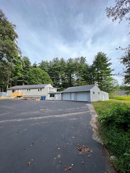 12 Kelleher Ave, Plaistow, NH 03865