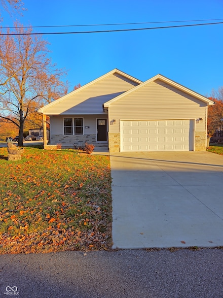 914 W 5th St, Seymour, IN 47274