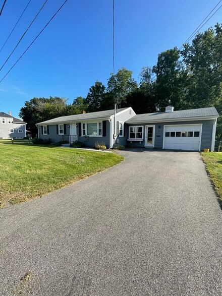 21 Lafayette St, Bellingham, MA 02019