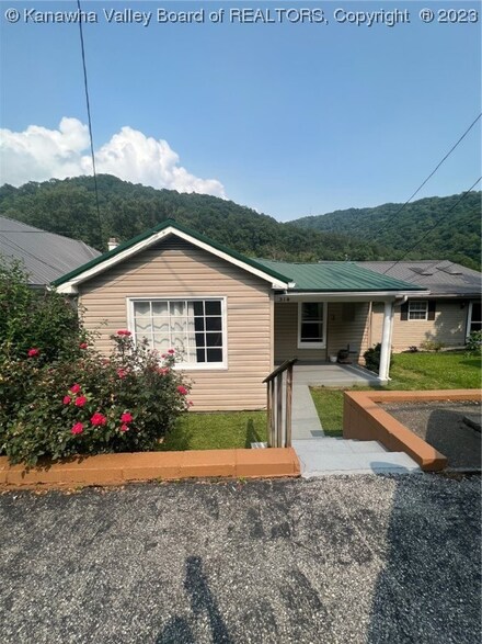 314 1st Ave, Logan, WV 25601