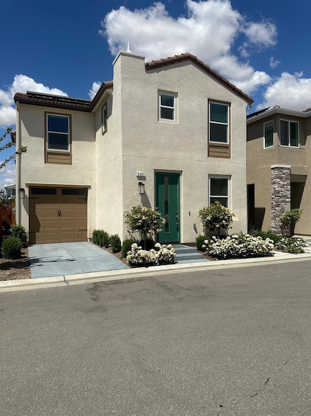 663 Farmhouse Ln, Clovis, CA 93619