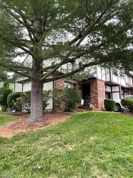 2 Leicester Ln, Ewing, NJ 08628