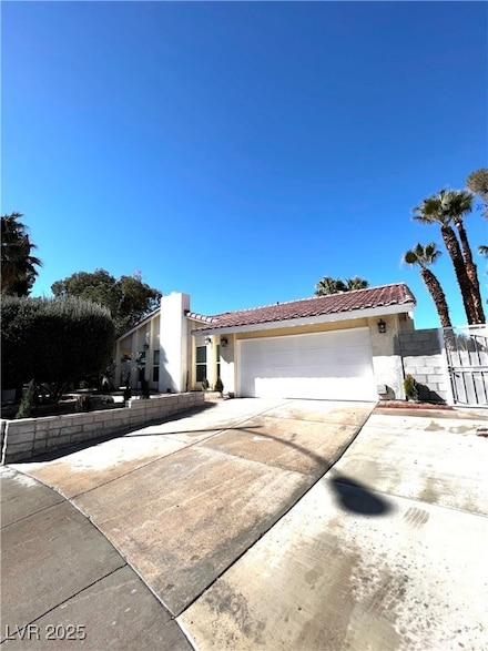 5880 Duneville Ct, Las Vegas, NV 89103