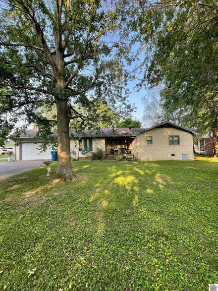 1221 Sunnyside Dr, Mayfield, KY 42066