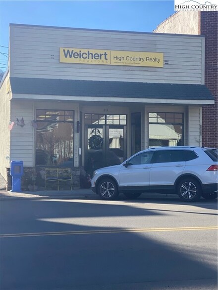 214 S Jefferson Ave, West Jefferson, NC 28694