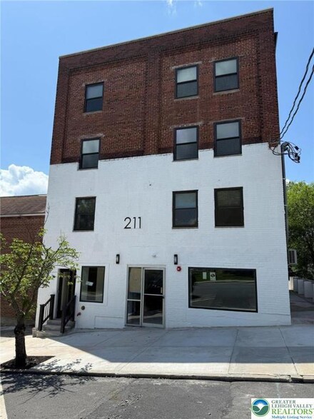 211 South St Unit 4, Lehighton, PA 18235