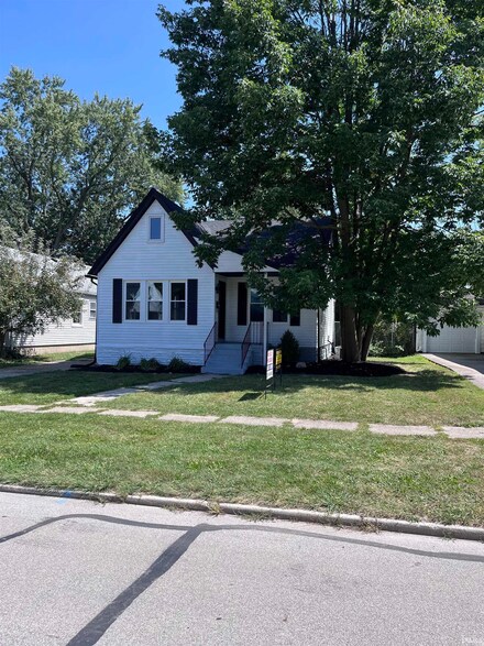 810 S Indiana Ave, Auburn, IN 46706