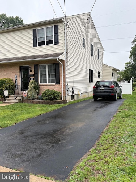 120 N Llanwellyn Ave, Glenolden, PA 19036