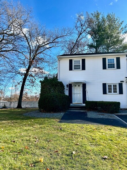 23 Oak St Unit F, Methuen, MA 01844