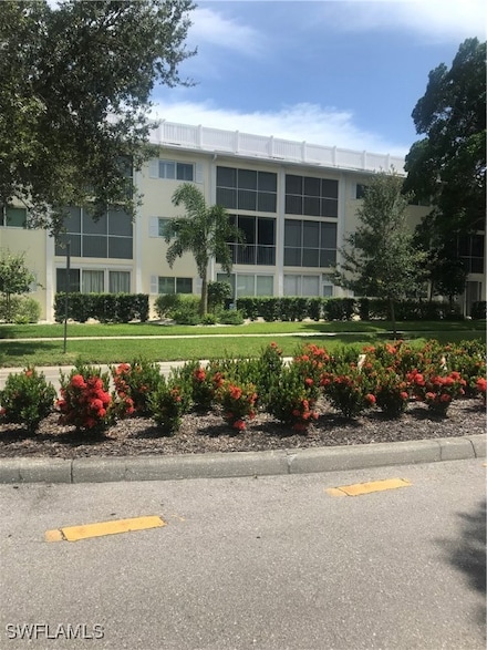 216 Banyan Blvd, Naples, FL 34102