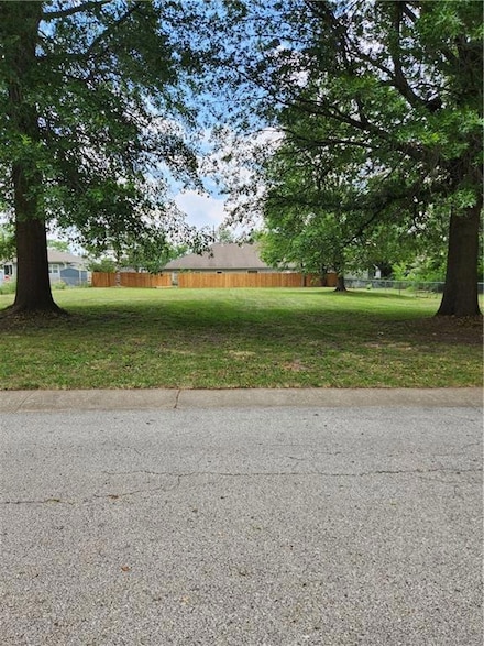 21608 S Clairmont St, Peculiar, MO 64078