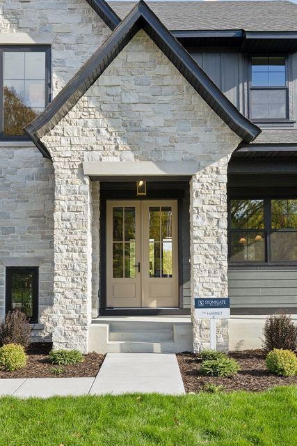 9511 Eagle Ridge Rd, Chanhassen, MN 55317