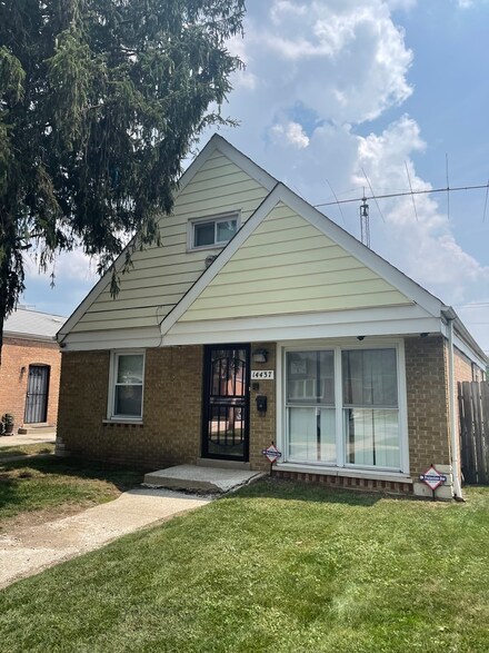 14437 S Hoxie Ave, Chicago, IL 60633