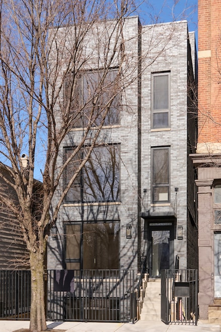 1402 W Chestnut St Unit 3, Chicago, IL 60642
