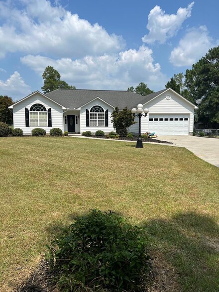 1303 Baymeadows Dr W, Douglas, GA 31535