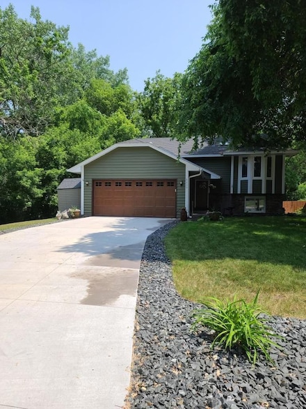 6200 Yucca Ln N, Osseo, MN 55311