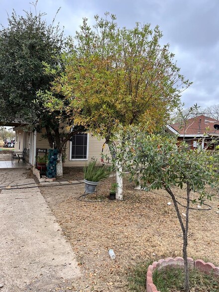 122 Los Sauces Rd, Eagle Pass, TX 78852