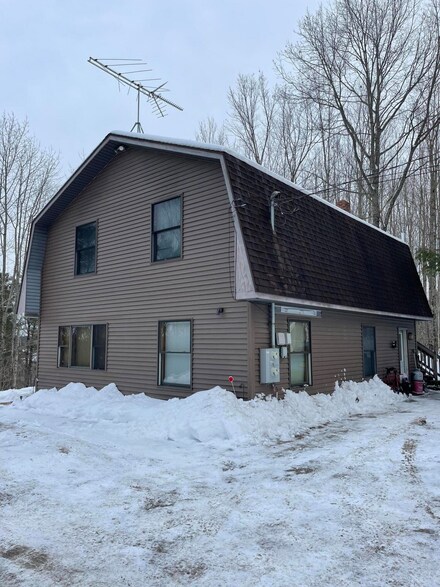 2235 W River Rd, Sidney, ME 04330