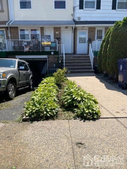 682 W Side Ave, Perth Amboy, NJ 08861
