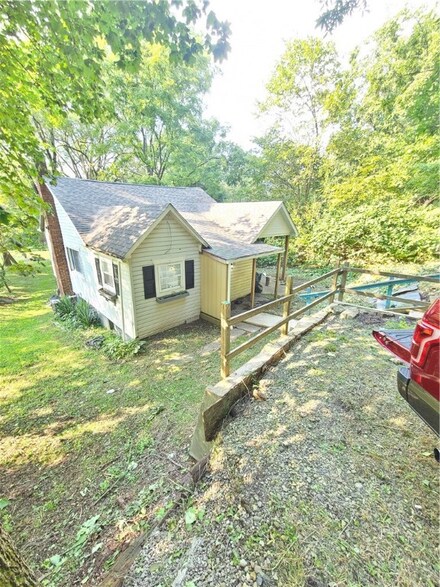 4207 Wildcat Rd, New Kensington, PA 15068