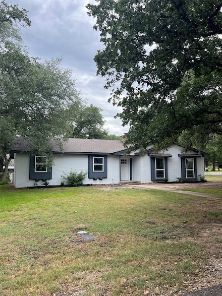 403 Buckeye Trail, La Grange, TX 78945