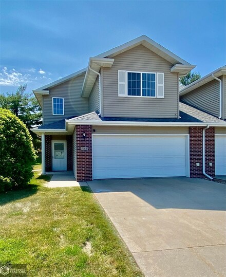 236 4th Ave W, Grinnell, IA 50112