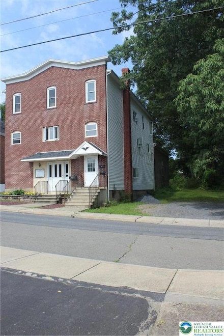 116 Chestnut St, Roseto, PA 18013