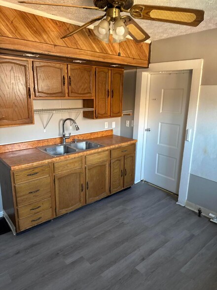 2499 Howey Rd, Columbus, OH 43211