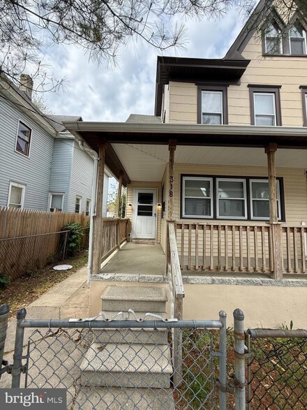 318 S 3rd St, Millville, NJ 08332