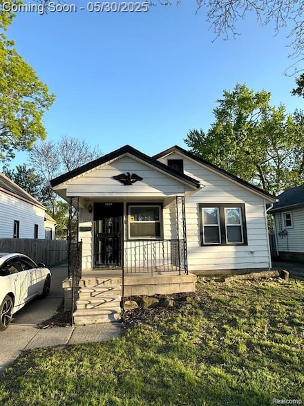 1228 E Jarvis Ave, Hazel Park, MI 48030