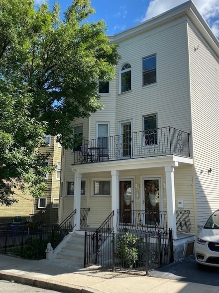 159 Walnut St Unit 2, Somerville, MA 02145