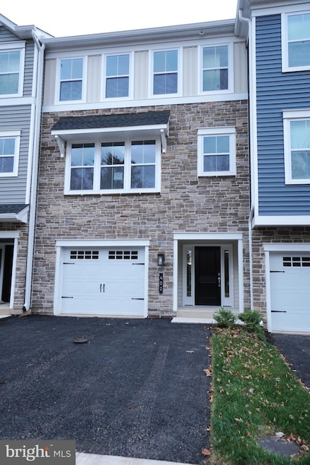 402 Sydney Ln, North Wales, PA 19454