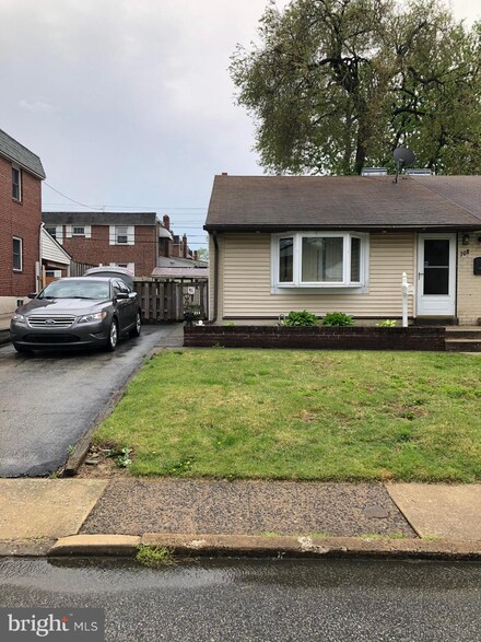 708 17th Ave, Prospect Park, PA 19076