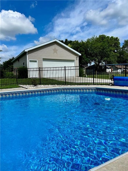 1120 NE Barnes Dr, Lees Summit, MO 64086