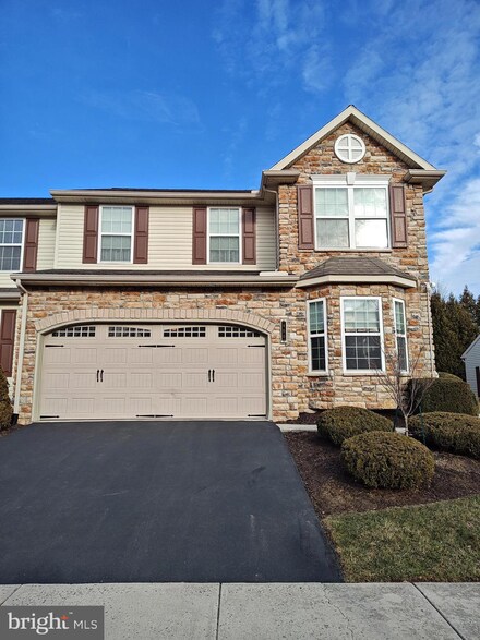 400 Pin Oak Ct, Mechanicsburg, PA 17050