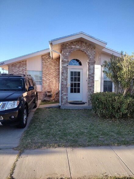 9145 Bur Oak Cir, El Paso, TX 79907