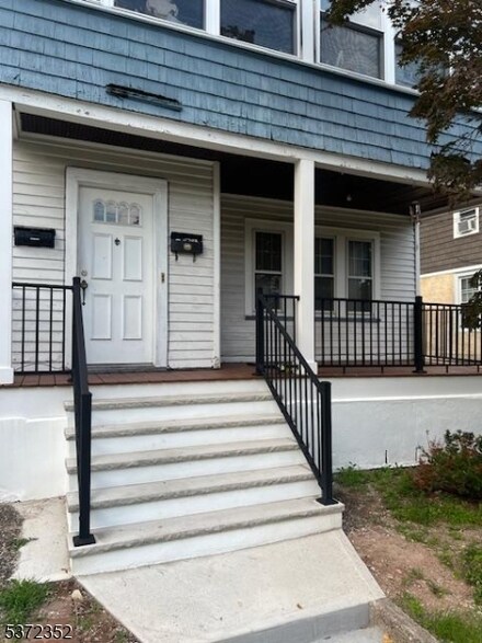 10 Warman St, Montclair, NJ 07042