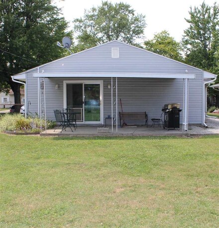 317 Mulberry Blvd, Centerville, IN 47330
