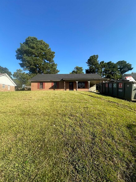 2486 Woodvale Dr, Memphis, TN 38127