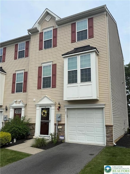 23 Yellow Rose Ln, Easton, PA 18045