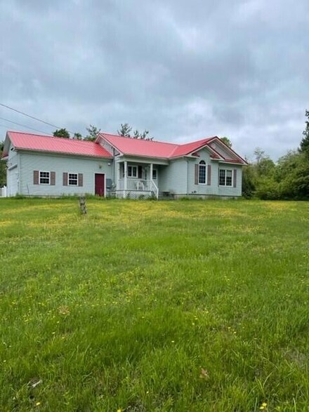47 Narrows Pond Rd, Winthrop, ME 04364