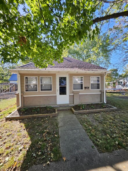 204 N Lincoln Ave, Monett, MO 65708