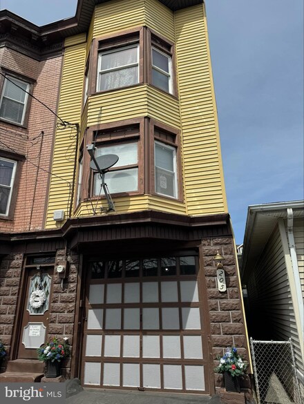 205 W Atlantic St, Shenandoah, PA 17976