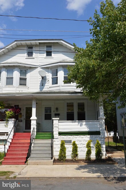 13 Spruce St, Pine Grove, PA 17963