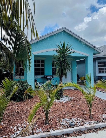 323 S F St, Lake Worth, FL 33460
