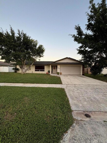 137 Alcazar St, Royal Palm Beach, FL 33411