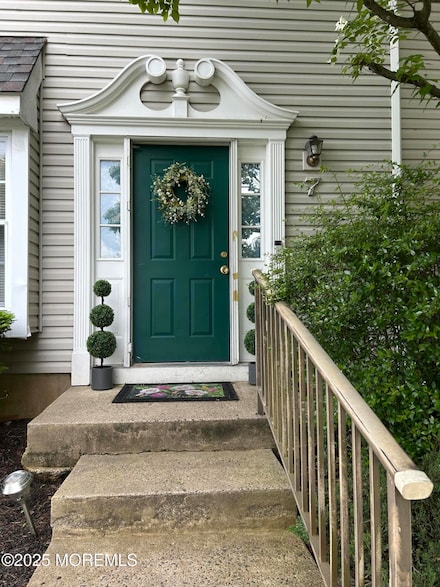 17 Gloucester Ct Unit 7, Freehold, NJ 07728